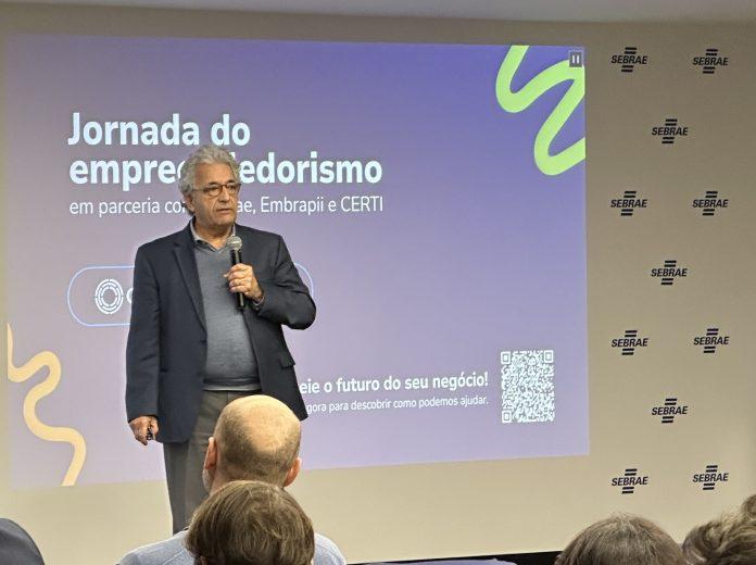 Laercio Aniceto palestrando no Comitê ANPEI 2025