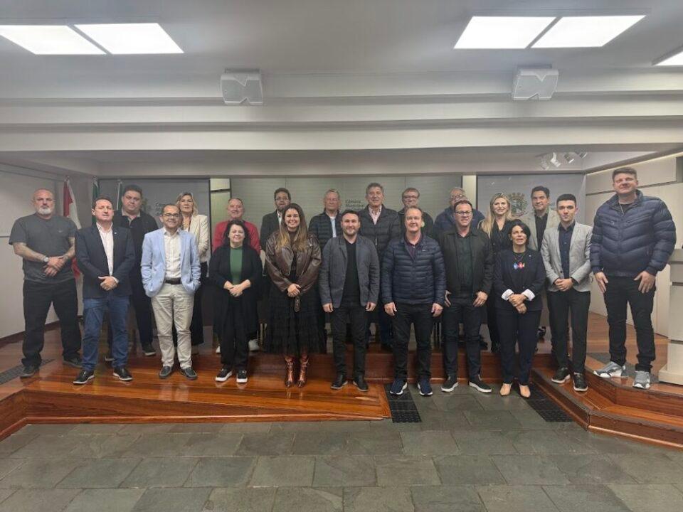 Representantes da Gerência Regional de Saúde do Oeste e Hospital da Criança na Câmara Municipal de Chapecó