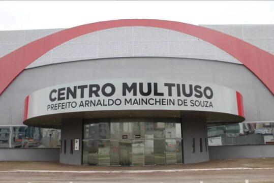 Atletas competindo no Campeonato Estadual de Judô