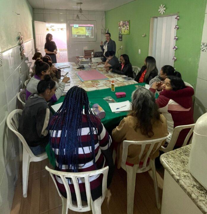 Capacitação do IFSC para moradoras da comunidade Frei Damião