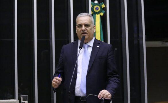 Carlos Viana e equipe investigam fraudes no INSS