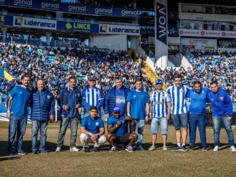 Pais e filhos celebram vitória do Avaí