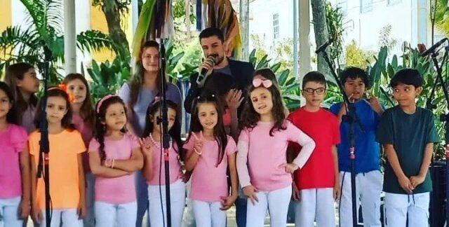 Participantes do Coral Vozes de São José em ensaio