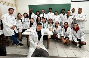 Profissionais ministrando curso de anestesia no CCS
