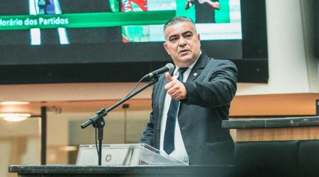 Imagem do Deputado Sargento Lima no Hospital Regional Hans Dieter Schmidt em Joinville