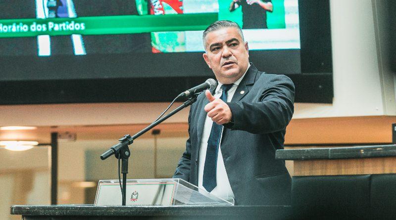 Imagem do Deputado Sargento Lima no Hospital Regional Hans Dieter Schmidt em Joinville