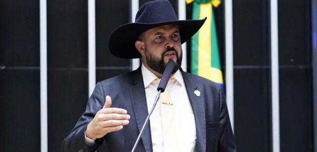 Imagem representativa da condenação do deputado Zé Trovão por violência contra a ex-companheira