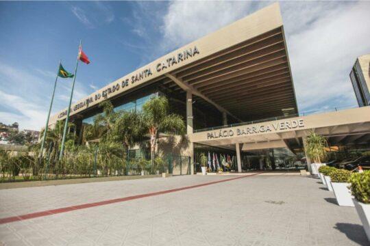 Deputados estaduais da Alesc em debate