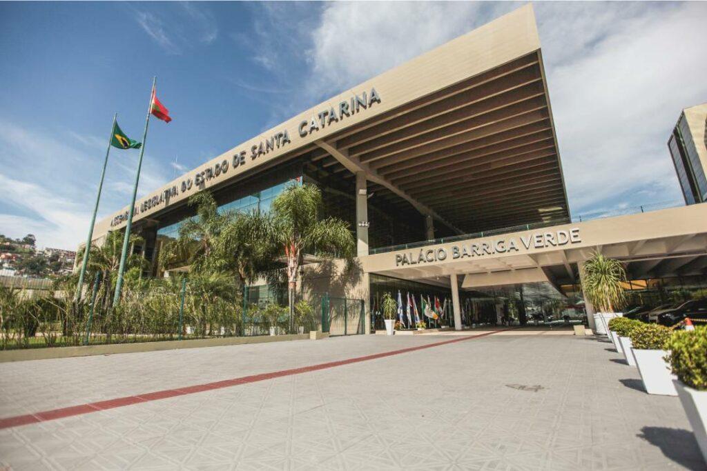 Deputados estaduais da Alesc em debate