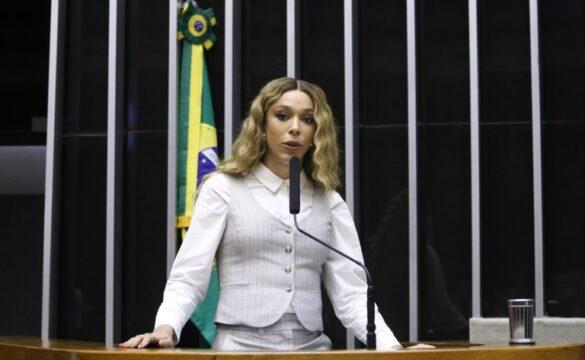 Deputados discutem proteção de menores e crimes cibernéticos