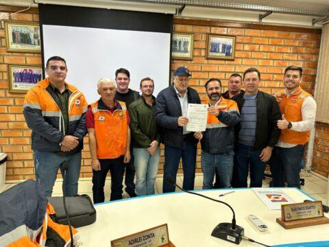 Foto de entregas de Kits de Pontes e Itens de Assistência Humanitária nas regiões da AMAUC e AMERIOS