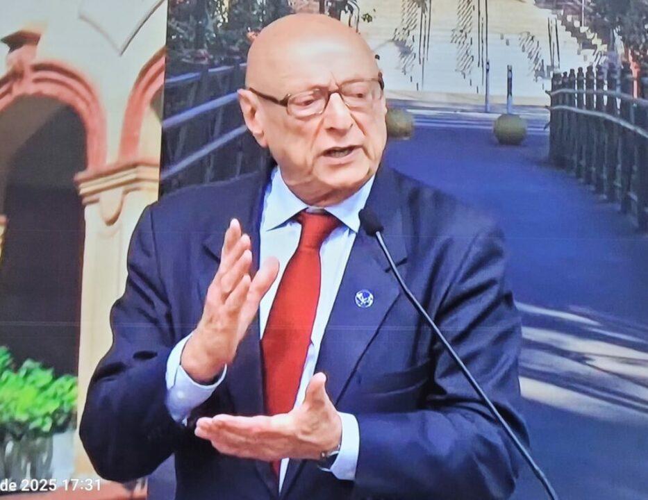 Esperidião Amin recebe título de Cidadão Honorário de Joinville