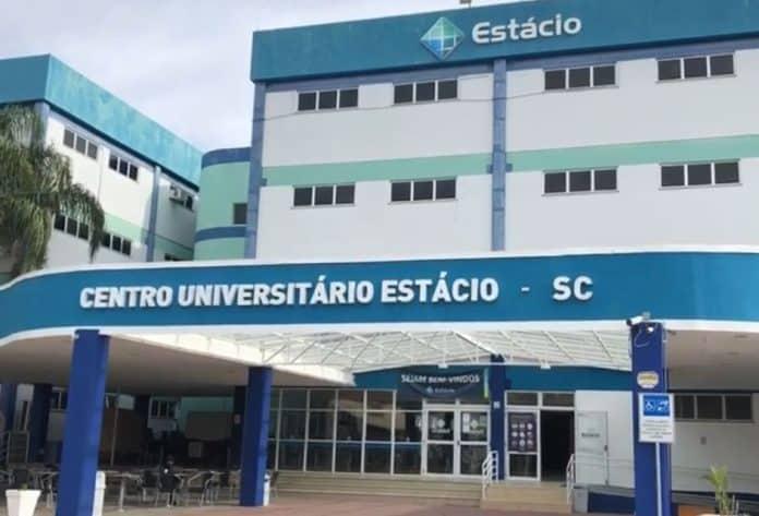Foto do evento de comemoração dos 25 anos da Estácio em Santa Catarina