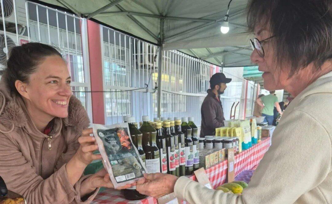 Produtos orgânicos frescos na feira de São José