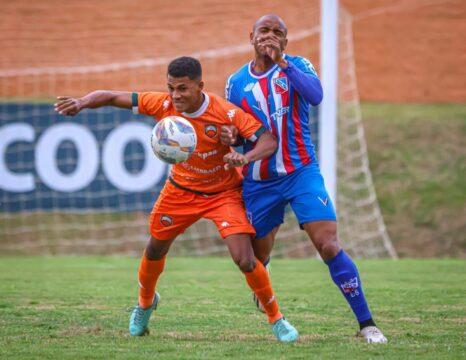 Equilíbrio e técnica no jogo Camboriú x Carlos Renaux