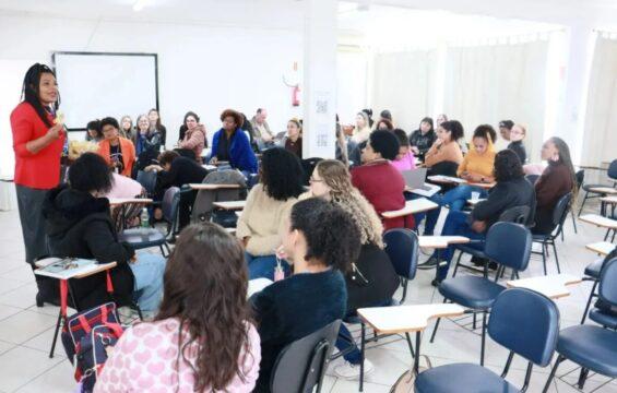 Professores participando da formação antirracista em São José