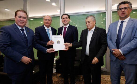 Geraldo Alckmin e Hugo Motta discutem propostas legislativas em defesa das exportações brasileiras