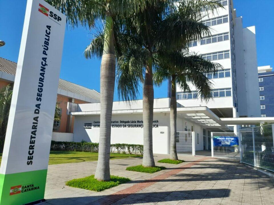 Governador Jorginho Mello em conferência de imprensa