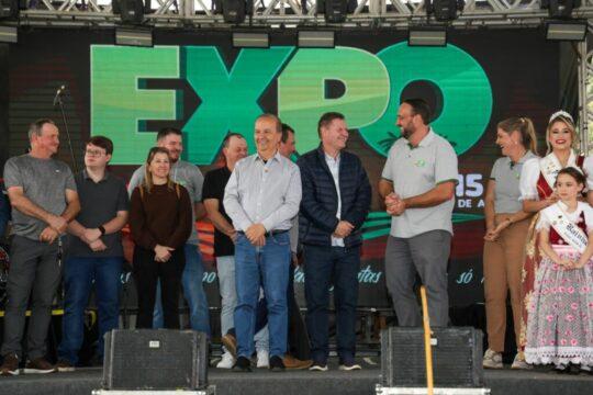 Governador Jorginho Mello anuncia recursos para Centro Multiuso na Expo Peritiba