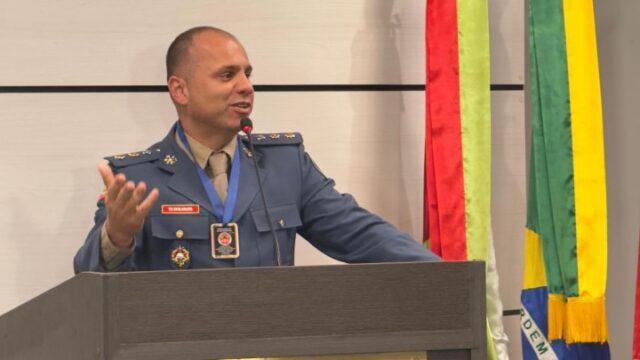 Bombeiros recebendo homenagem na Câmara Municipal