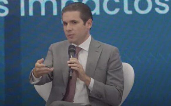 Hugo Motta defende independência parlamentar e discute reforma administrativa