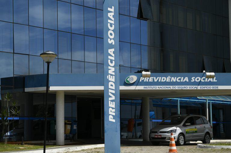 Idosos enfrentando obstáculos para empréstimos consignados no INSS