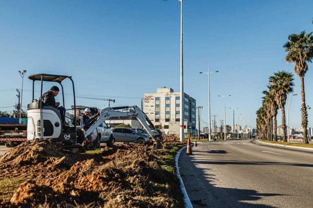 Iluminação LED na Avenida Beira-Mar em São José