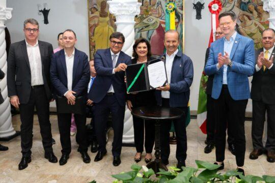 Governador de Santa Catarina assina medidas de incentivo para empresas