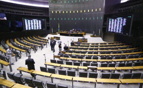 Câmera de reconhecimento facial instalada em local público