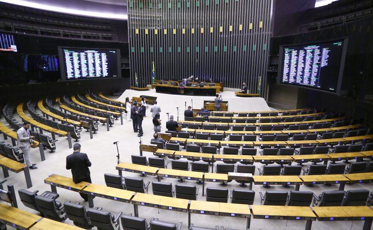 Câmera de reconhecimento facial instalada em local público