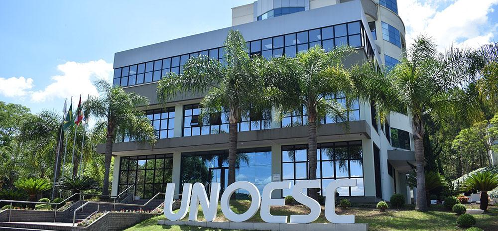 Homem investigado recebendo bolsa da Unoesc