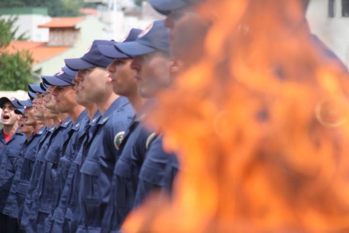 Ilustração representativa da Lei Militar Temporária no Corpo de Bombeiros Militar de Santa Catarina