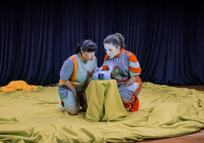 Imagem do espetáculo teatral 'Menina Pilota de Espaçonave'