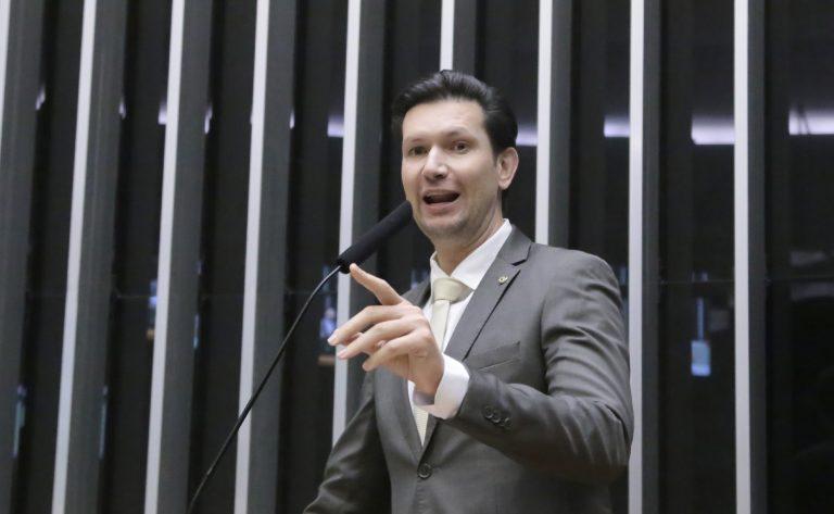 Profissional atuando no Programa Nacional de Microcrédito Produtivo Orientado