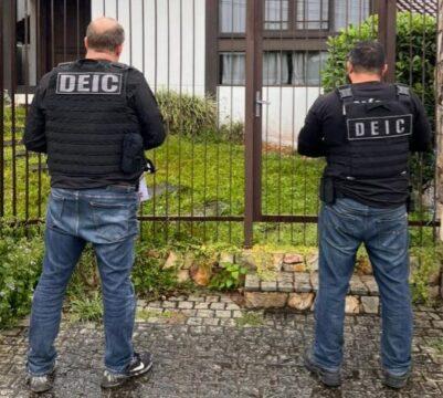 Mandado de busca sendo cumprido pela Polícia Civil em Joinville