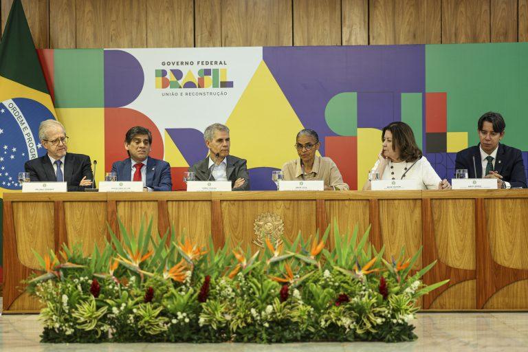 Presidente Lula sancionando Lei de Licenciamento Ambiental