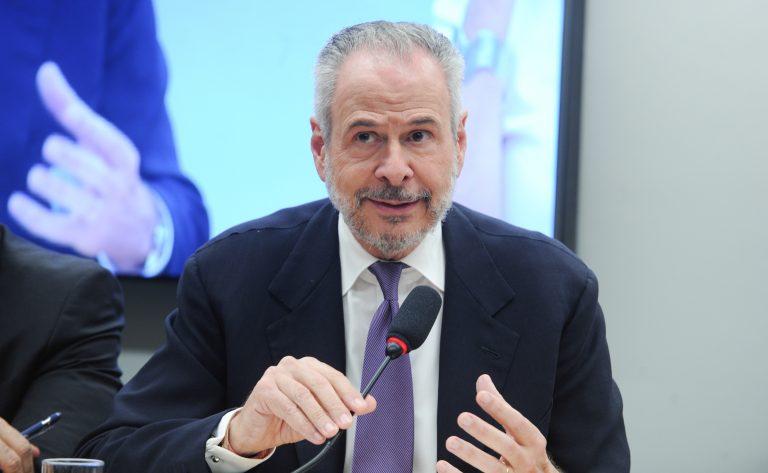 Embaixador André Corrêa do Lago participando de audiência pública