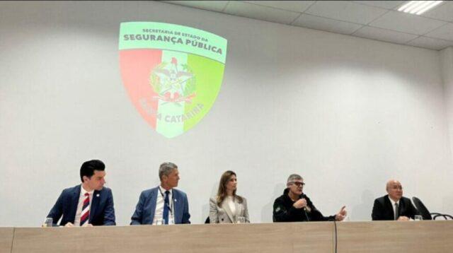 Perito em coletiva de imprensa