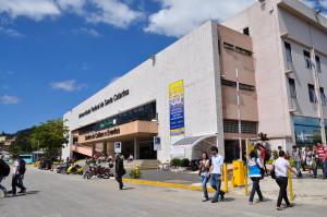 Estudante realizando matrícula online