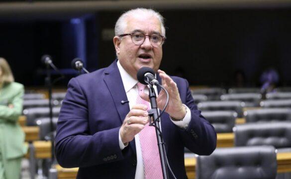 Coleira que causa dor em animais