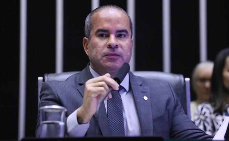 Projeto de Lei 981/25 sobre educação básica