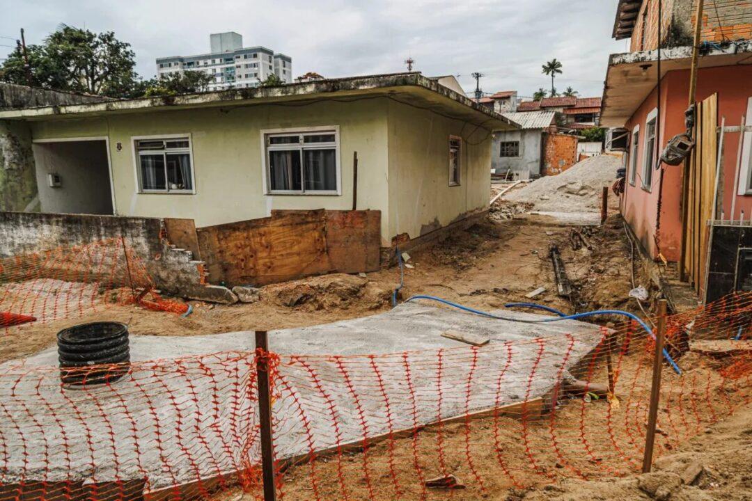 Obras de reconstrução no bairro Ipiranga