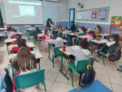 Estudantes em sala de aula