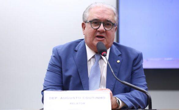 Deputado Augusto Coutinho em entrevista sobre regulamentação de aplicativos