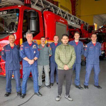 Equipe do CBMSC resgatando vítimas em incêndio