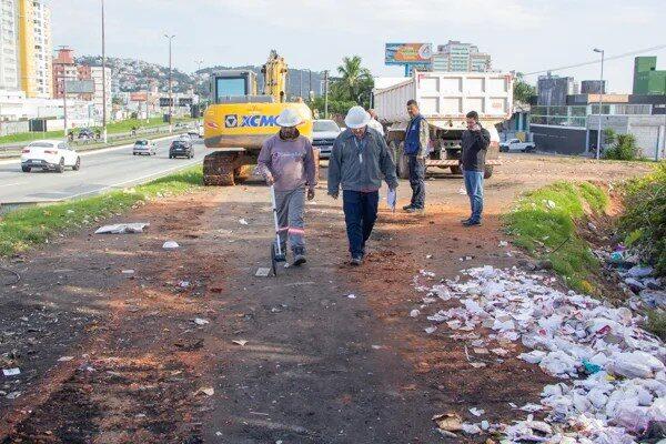 Obra de revitalização urbana na marginal da BR-282 em São José