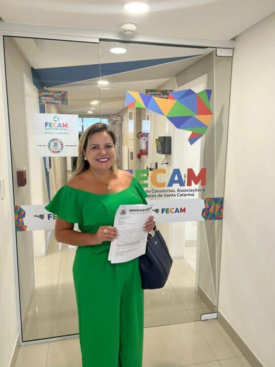 Foto da Secretária adjunta de Estado da Assistência Social, Milena Lopes, durante a Operação Via Clandestina