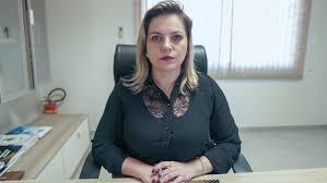 Imagem de uma secretária de Estado e uma senadora em destaque na investigação e pressão política
