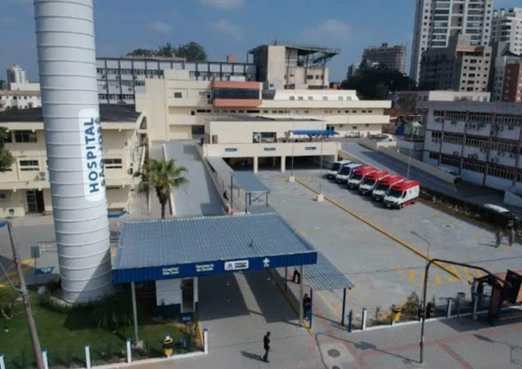 Médicos especialistas em hospital