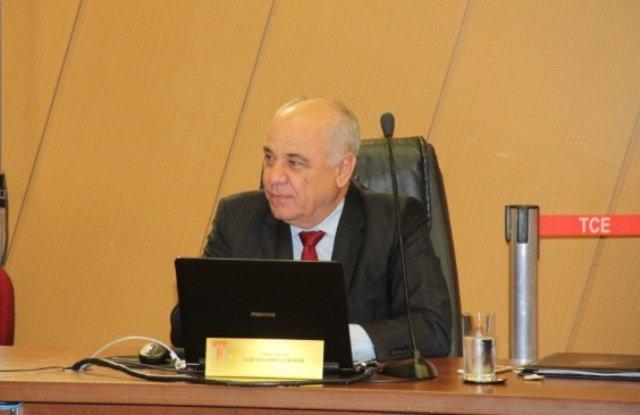 Conselheiros reunidos no Tribunal de Contas do Estado de Santa Catarina